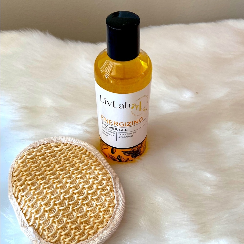 🆕 Energizing Shower Gel and bath sponge duo
